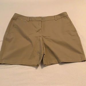 Classic khaki shorts!